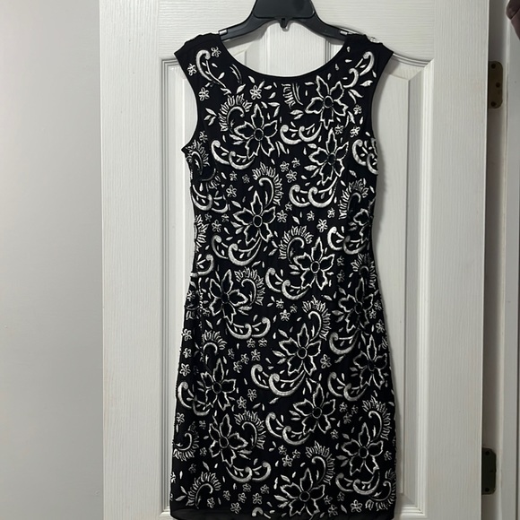 Aidan Mattox beaded dress - www.disolcolor.com